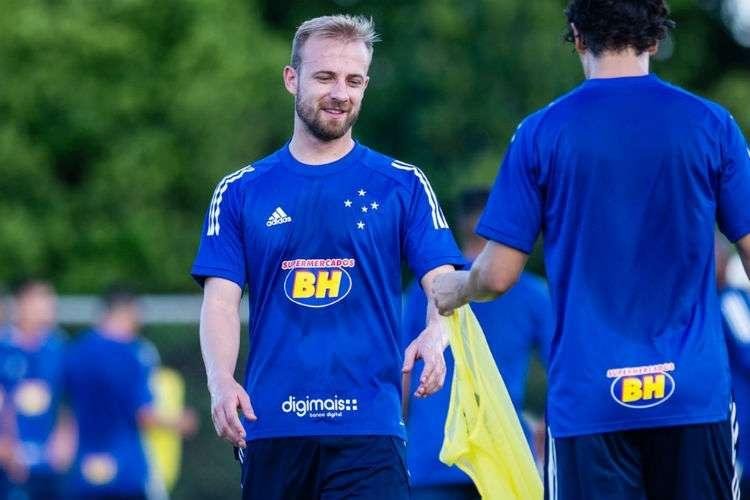 Sport e Goiás disputam lateral Marcelo Hermes; diretoria leonina e empresário desconversam